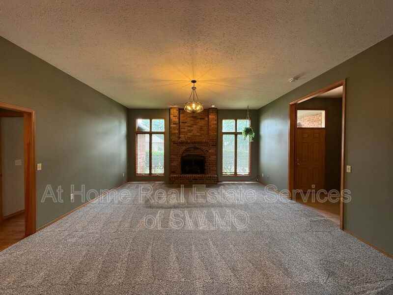 2164 E Inman St - Photo 3 of 18