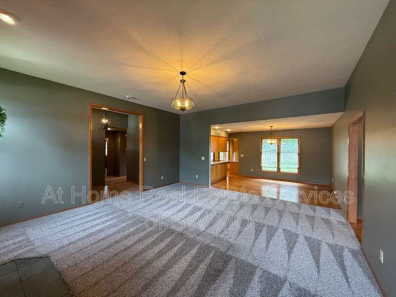 2164 E Inman St - Photo 4 of 18