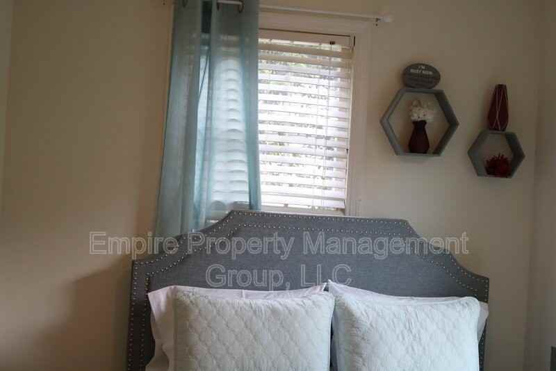 2208 Kingswood Dr - Photo 2 of 15