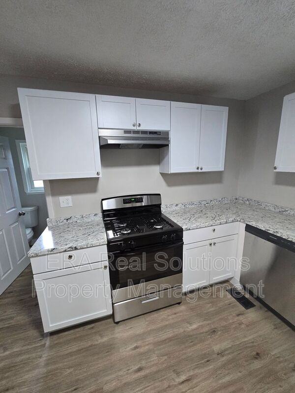 162 Wisconsin Ave - Photo 4 of 20