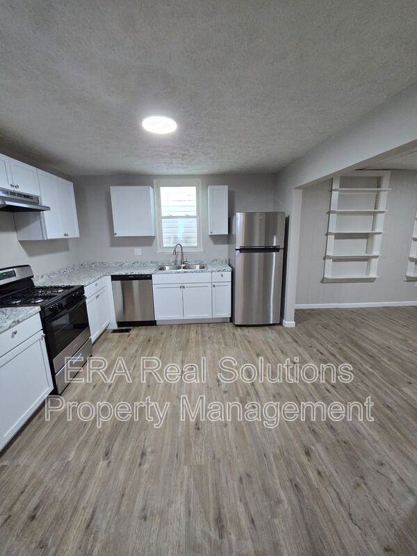 162 Wisconsin Ave - Photo 5 of 20