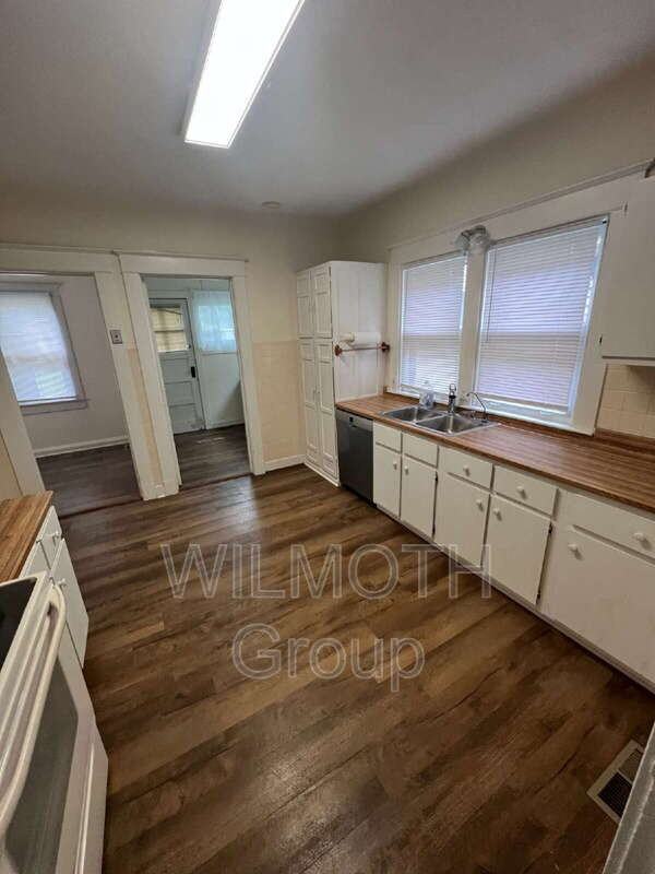 5226 N College Ave - Photo 2 of 29