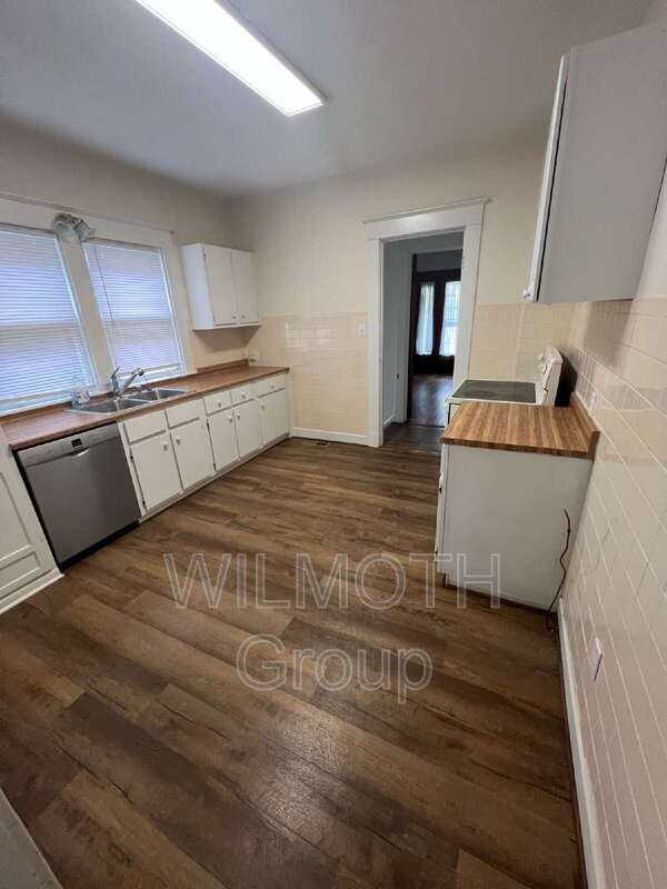 5226 N College Ave - Photo 3 of 29