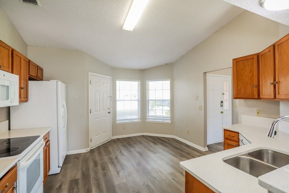 3183 Olde Sutton Parke Dr - Photo 7 of 16