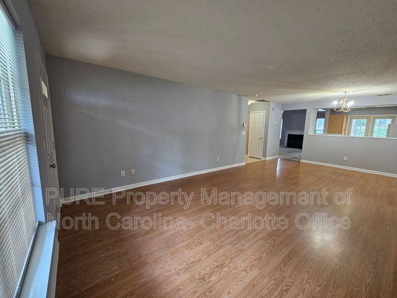 10035 University Park Ln - Photo 2 of 29