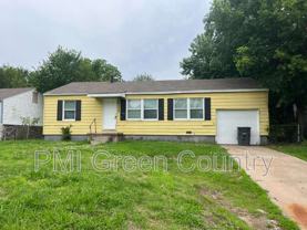 4338 N Hartford Ave - Photo 1 of 1
