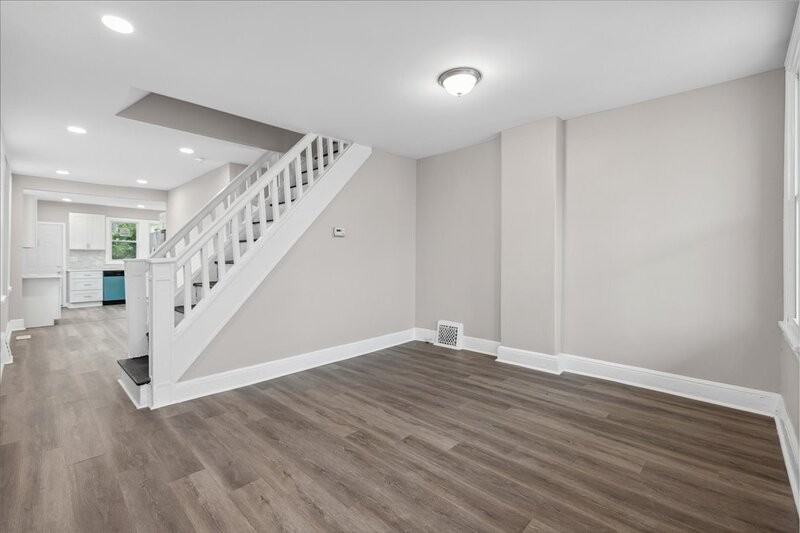 18 N Sussex St - Photo 3 of 46