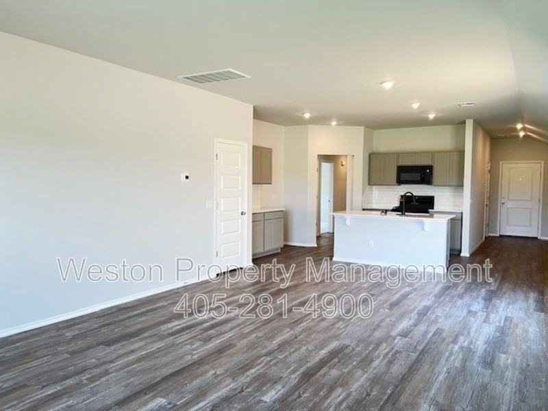 1218 Guthrie Farms Blvd - Photo 3 of 20