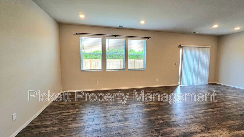 1278 Sw Pendleton Way - Photo 3 of 30