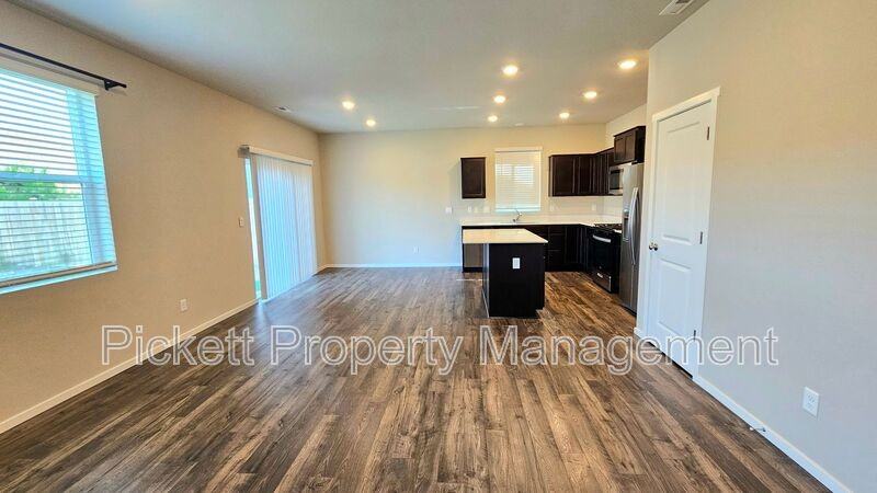1278 Sw Pendleton Way - Photo 4 of 30