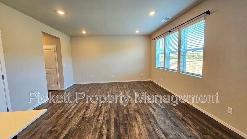 1278 Sw Pendleton Way - Photo 5 of 30