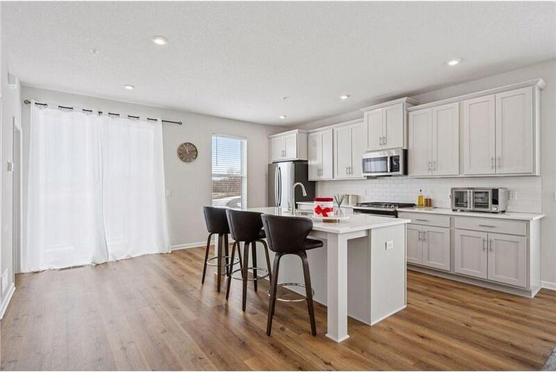 13683 Marsh View Trl - Photo 3 of 28
