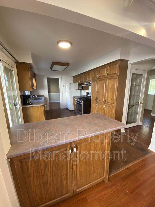 1103 Huntington Cir - Photo 3 of 34