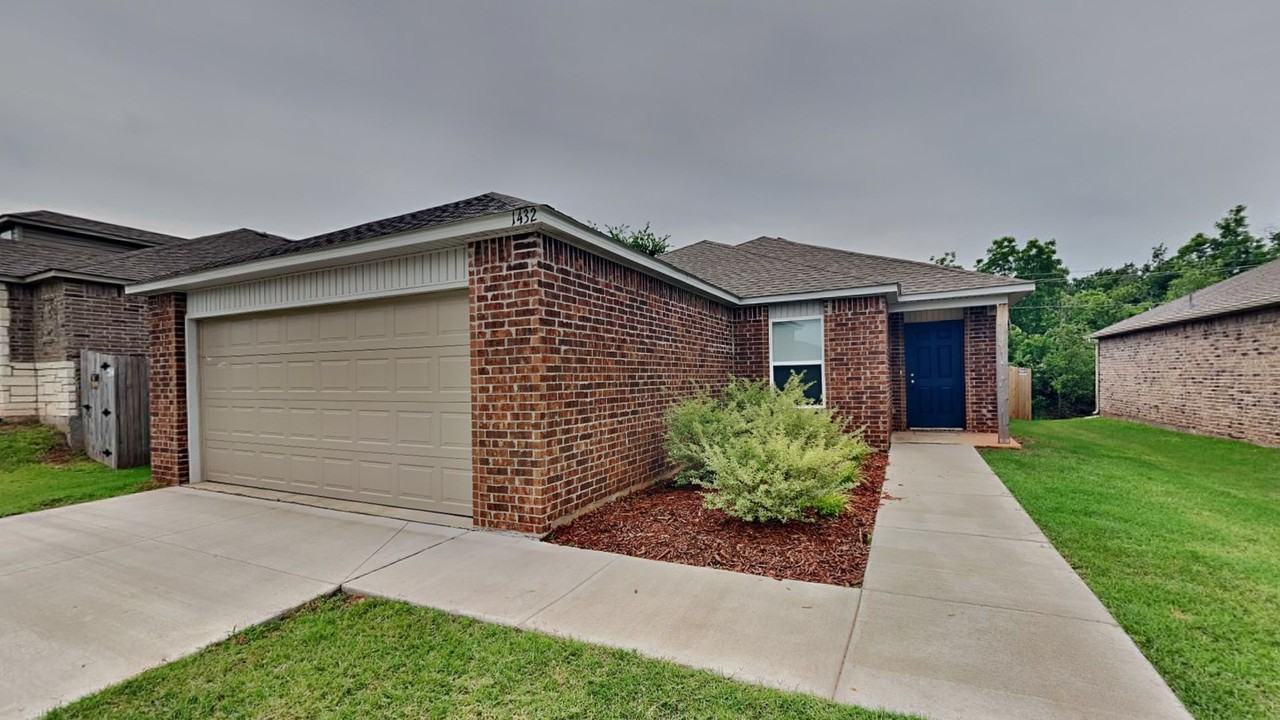 1432 Dustin Dr - Photo 2 of 20