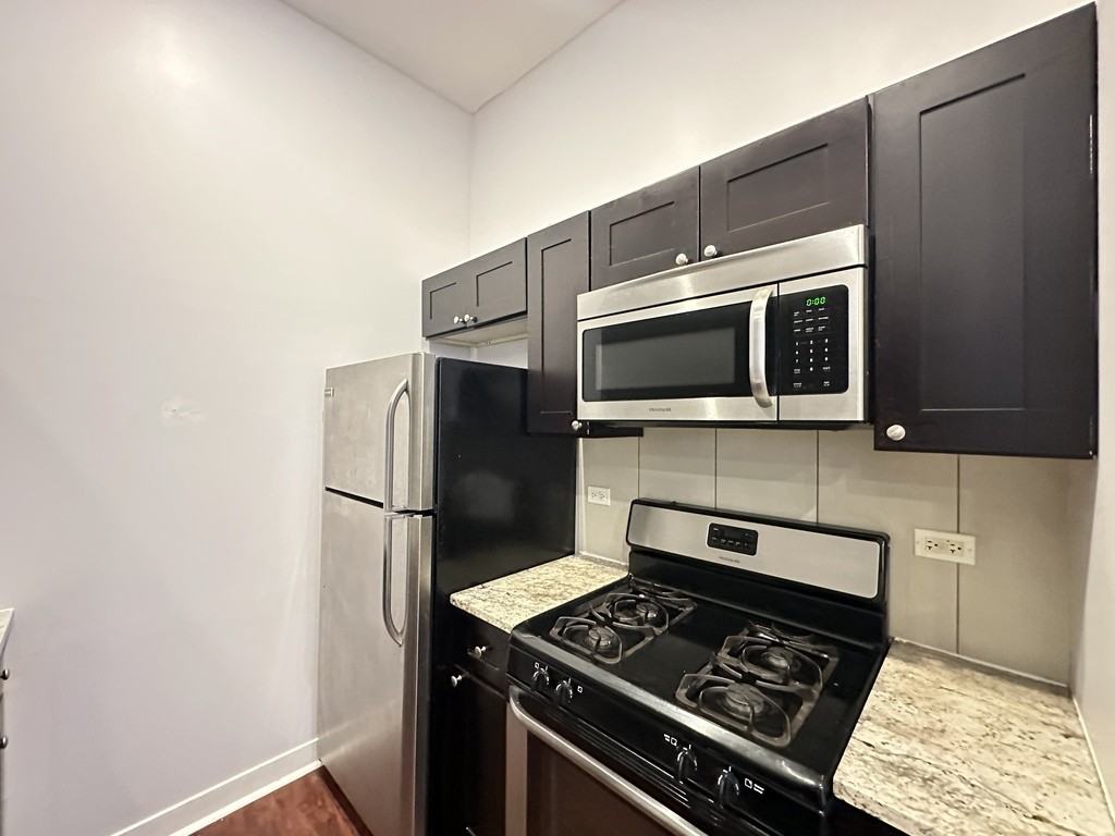 2944 W Montrose Ave #1 - Photo 3 of 21