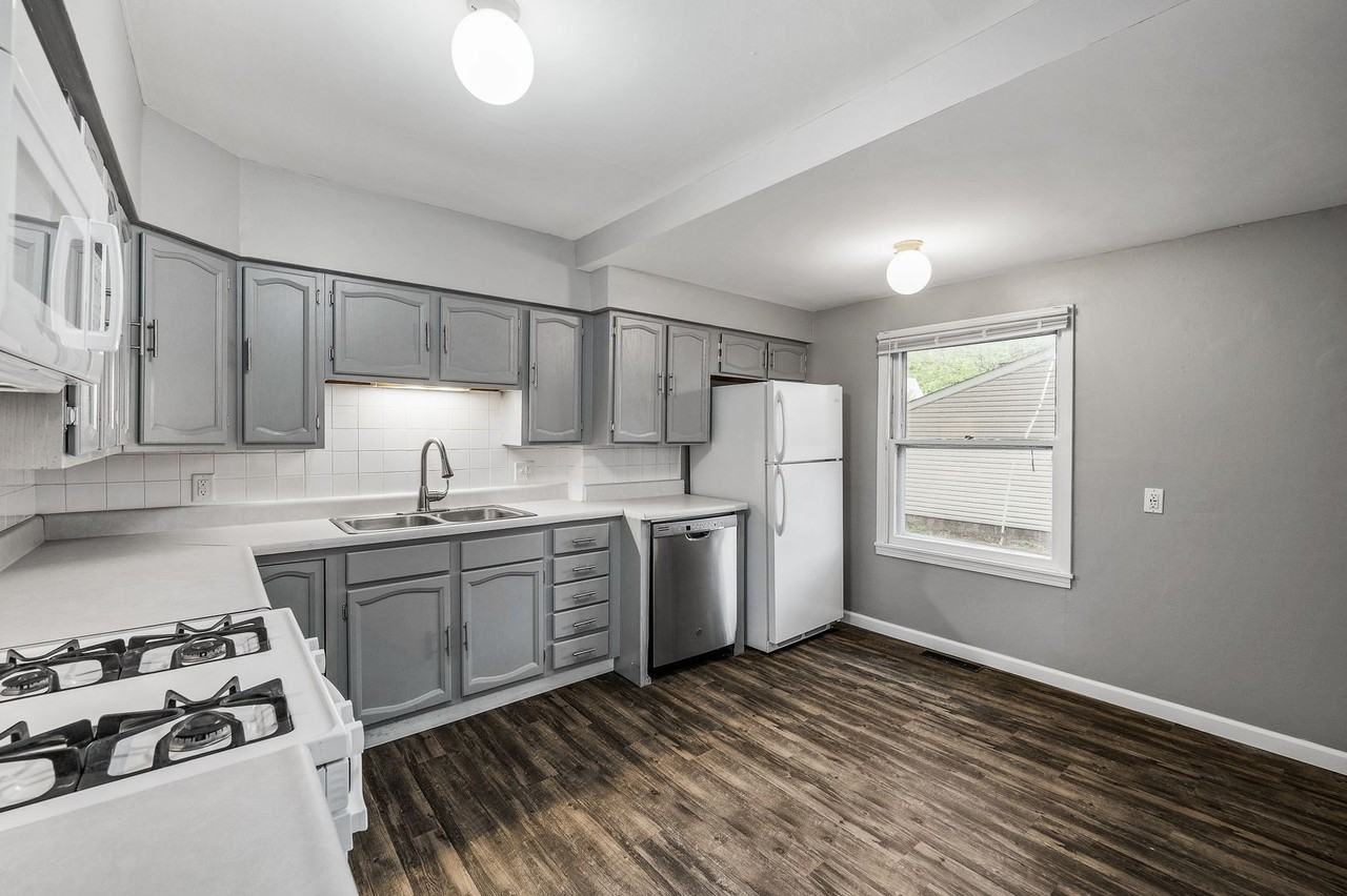 515 12th Ave Nw - Photo 5 of 42
