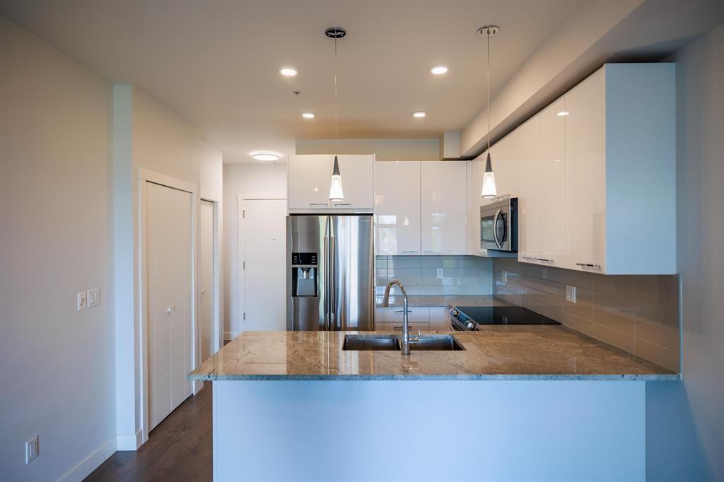 20686 Eastleigh Crescent #14 - Photo 2 of 16