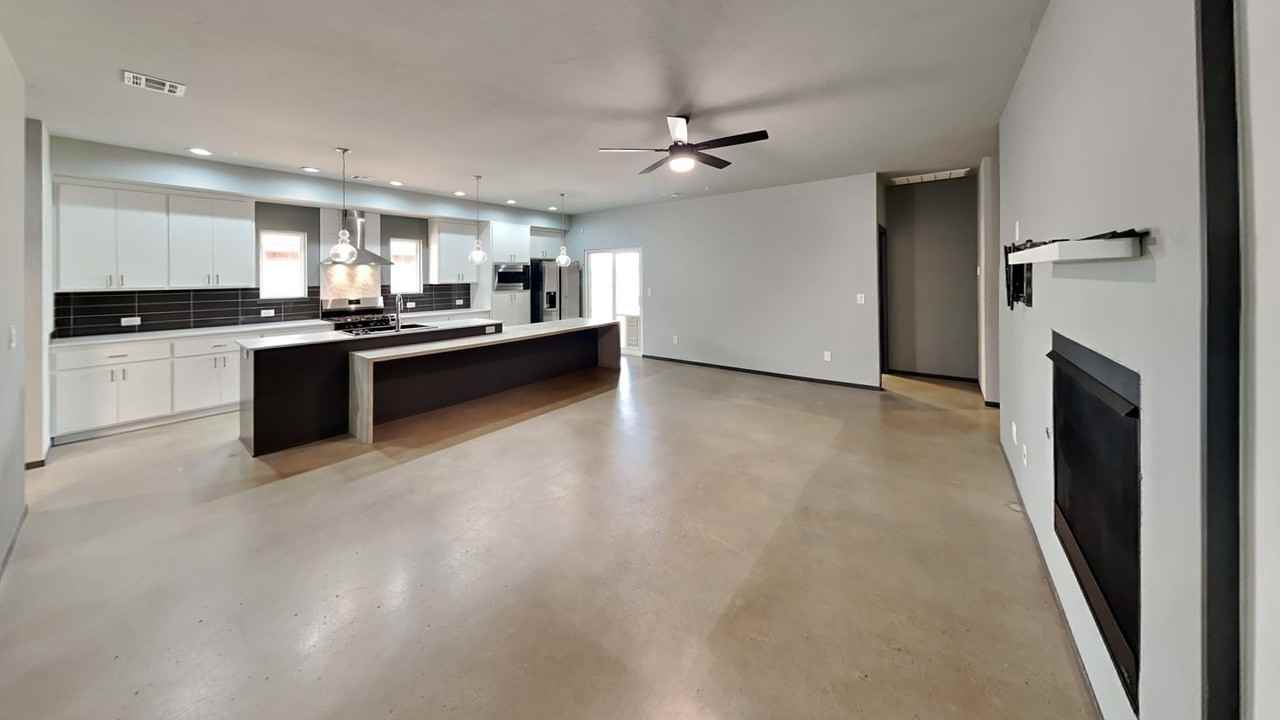 7129 Nw 146th St - Photo 4 of 20