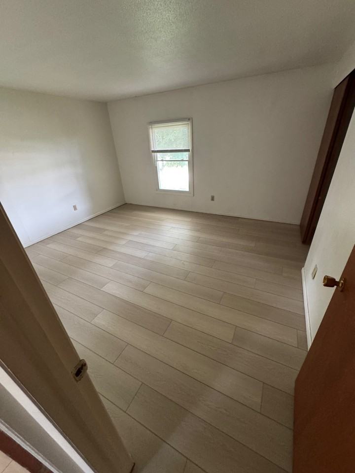 7190 N. Roanoke Rd. - Photo 3 of 14