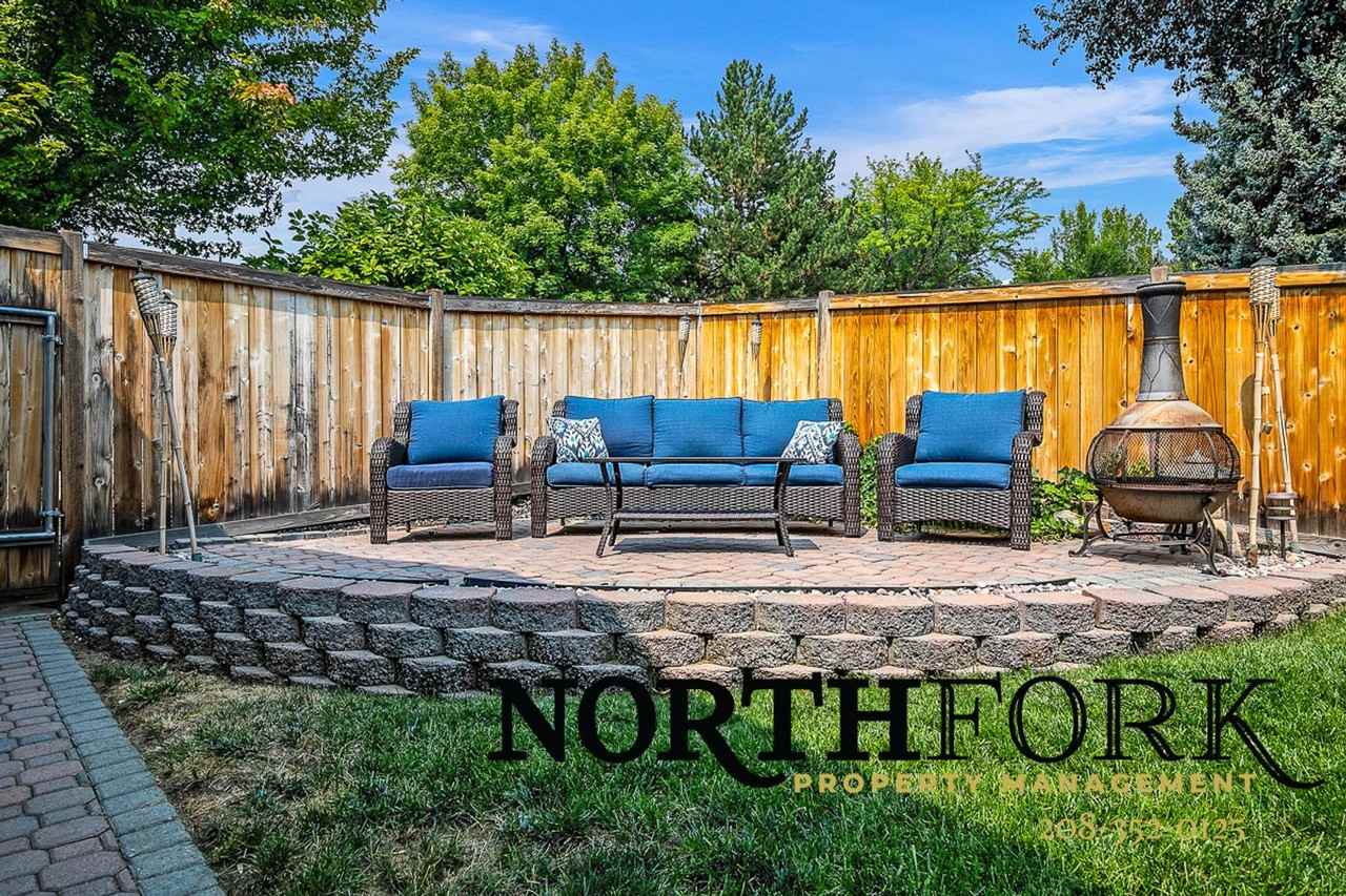 1751 E Ridgecrest Dr - Photo 3 of 37