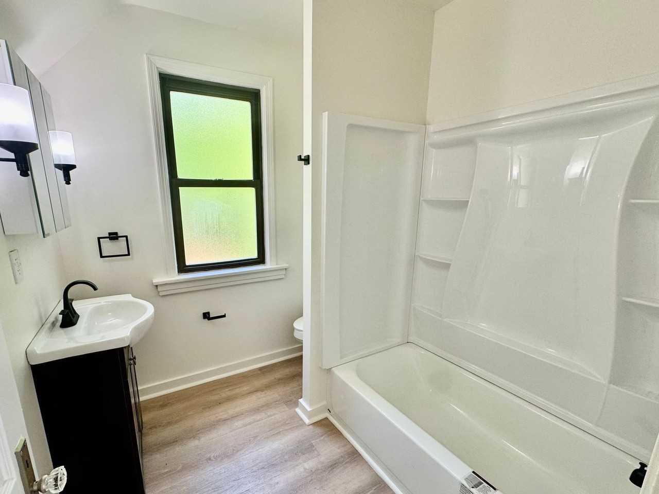 1628 Fallowfield Ave - Photo 4 of 16