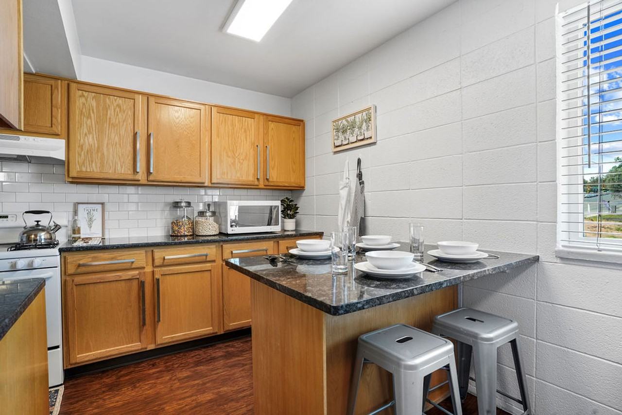 STUDENT HOUSING - Photo 2 of 50