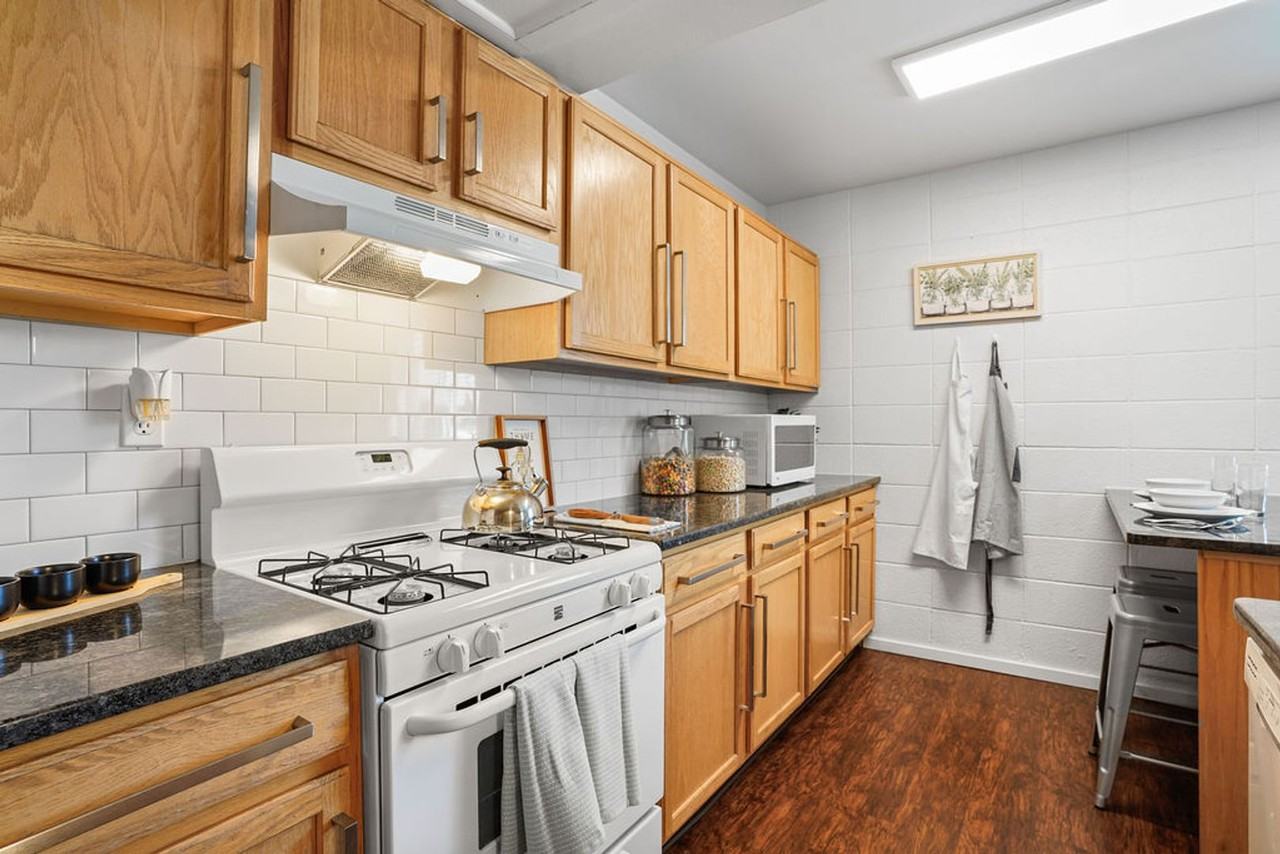 STUDENT HOUSING - Photo 3 of 50