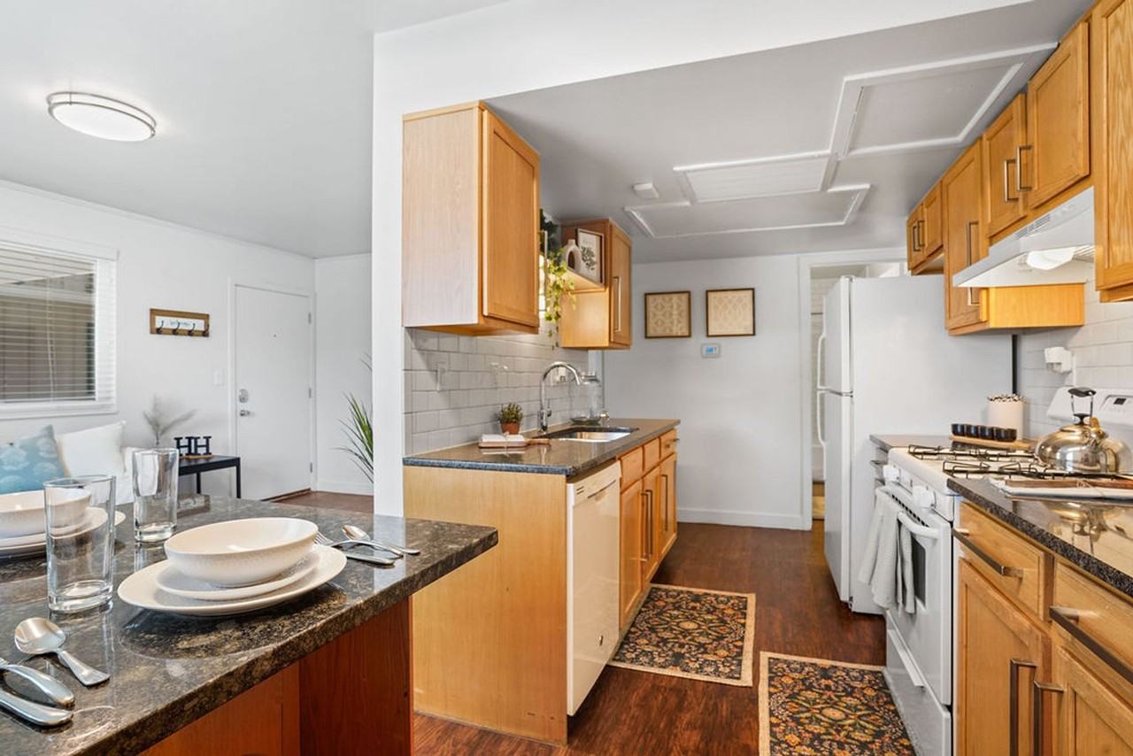 STUDENT HOUSING - Photo 4 of 50