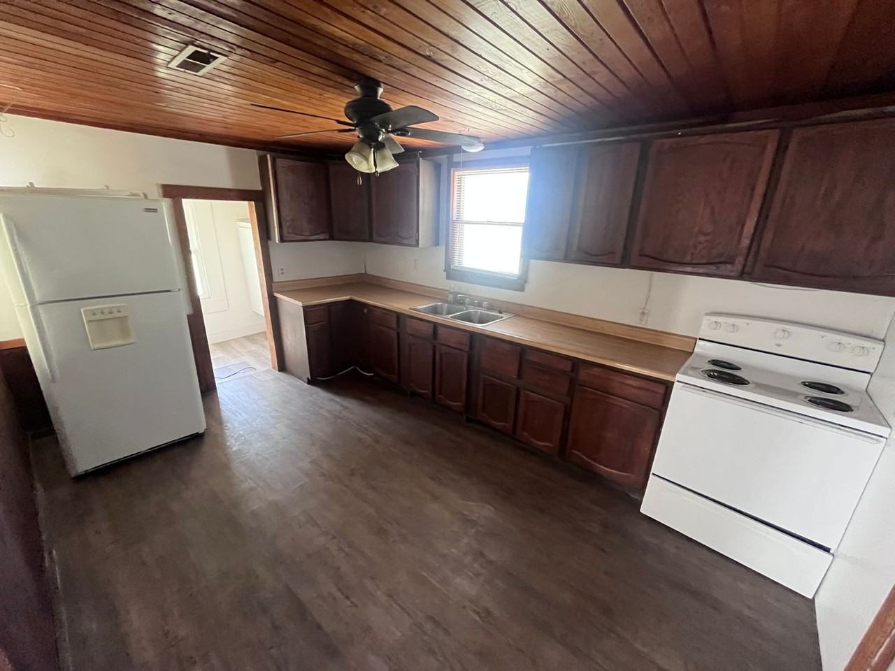 1002 Washington St - Photo 6 of 20