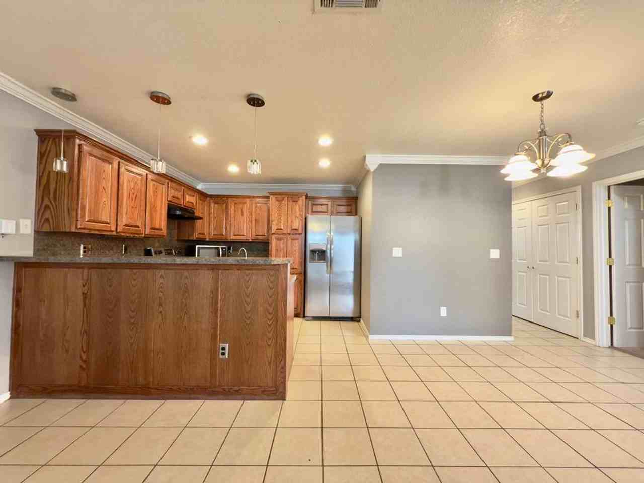 606 S Atlanta St - Photo 3 of 12