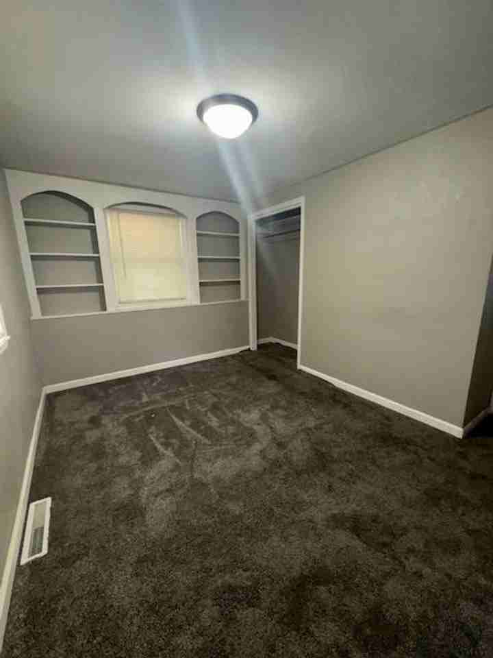 805 N Hudson Ave - Photo 5 of 7