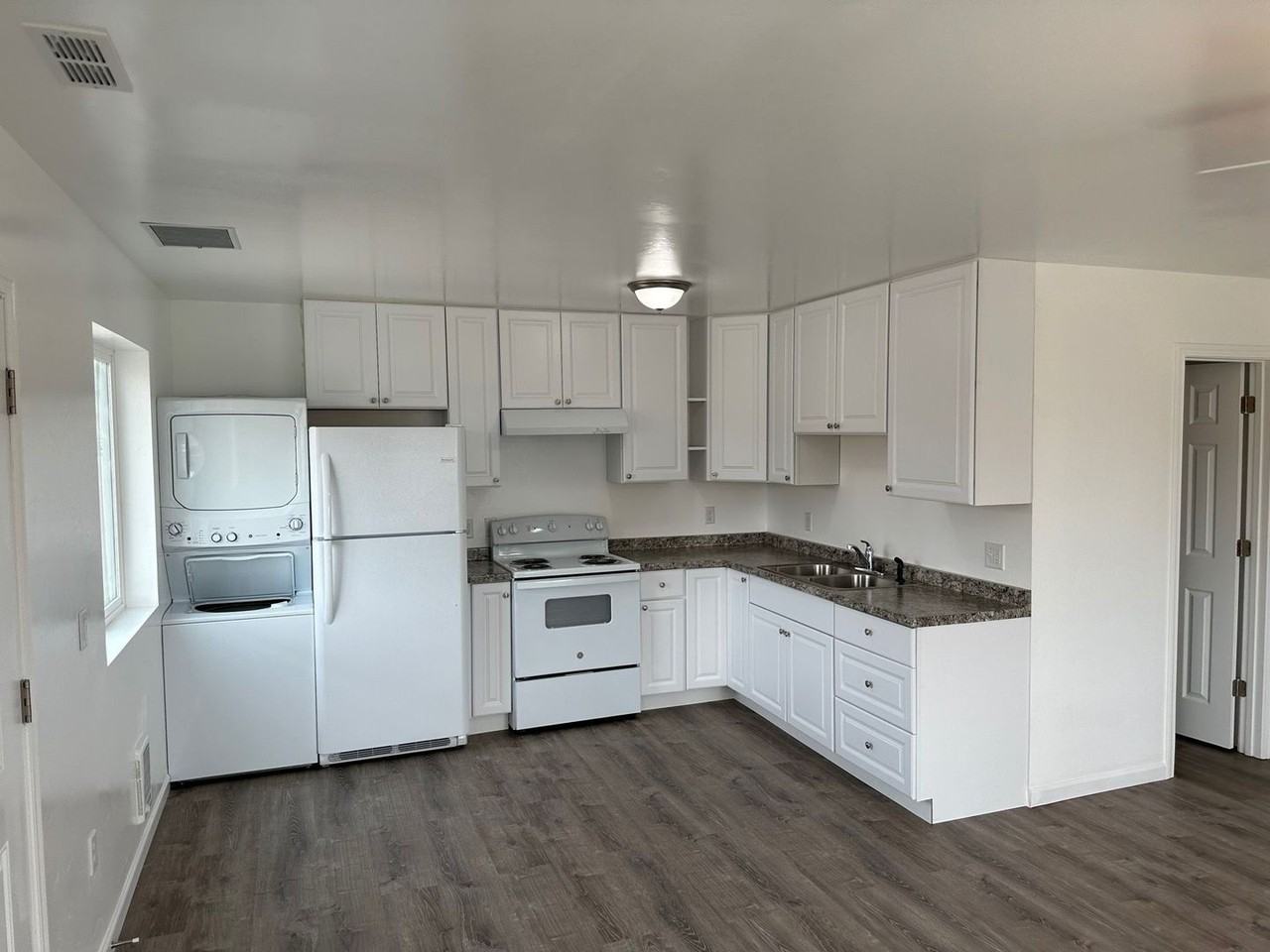 5346 Amberview Ln - Photo 4 of 13