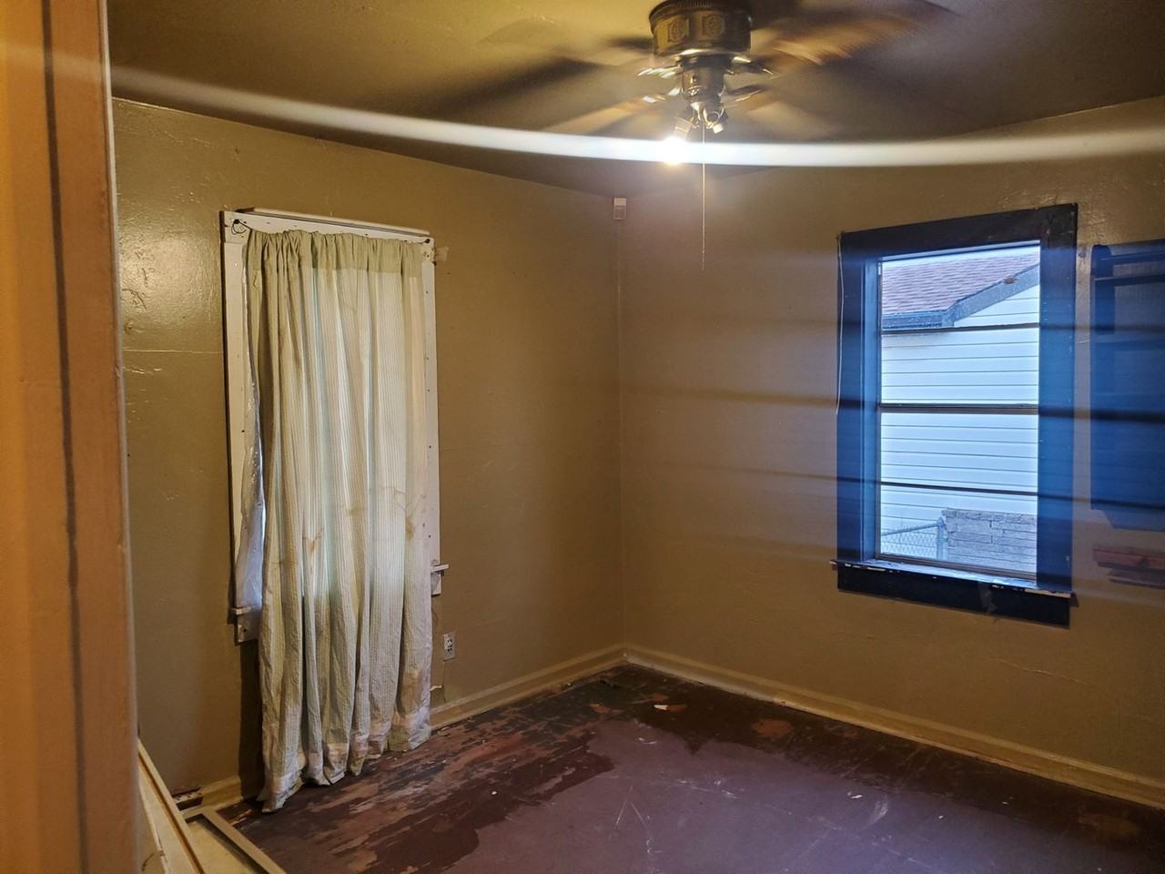 1425 Nw 94th St - Photo 3 of 6