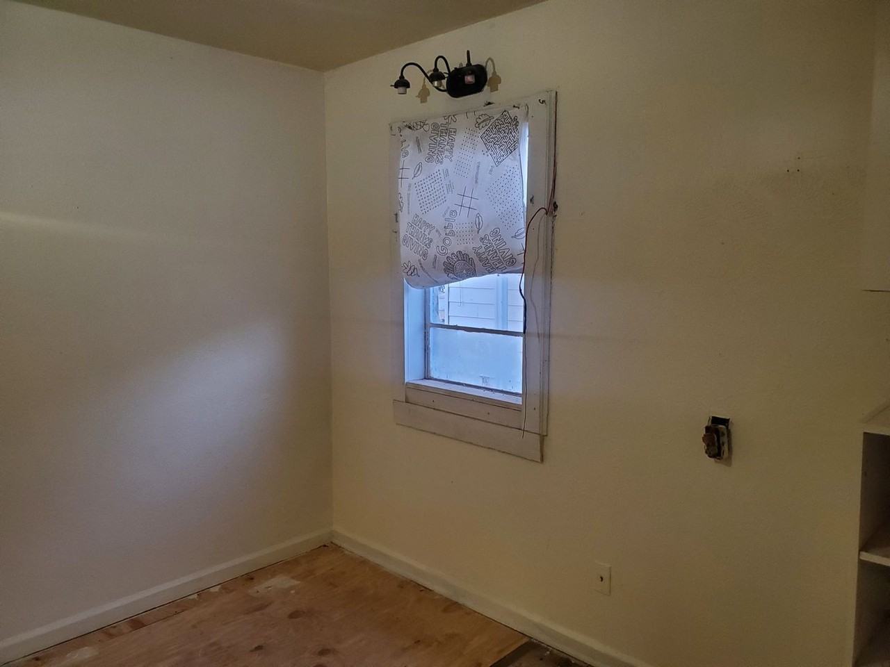 1425 Nw 94th St - Photo 5 of 6