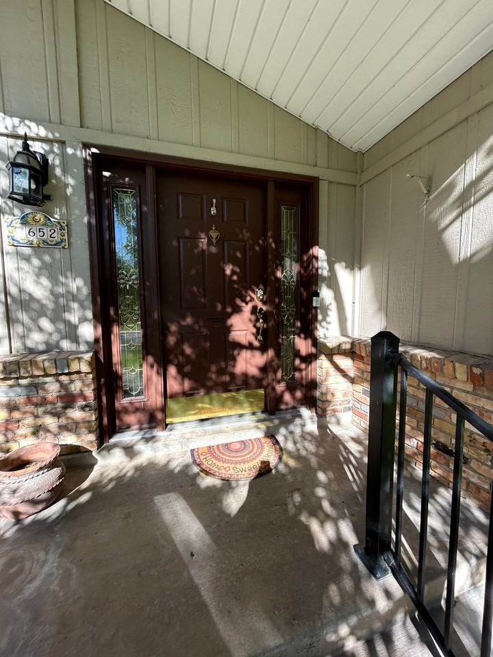 652 S 850 E - Photo 3 of 15