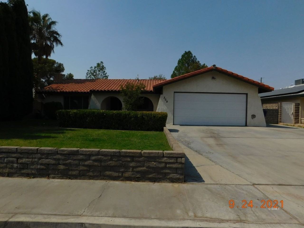 309 S Lilac St - Photo 3 of 21