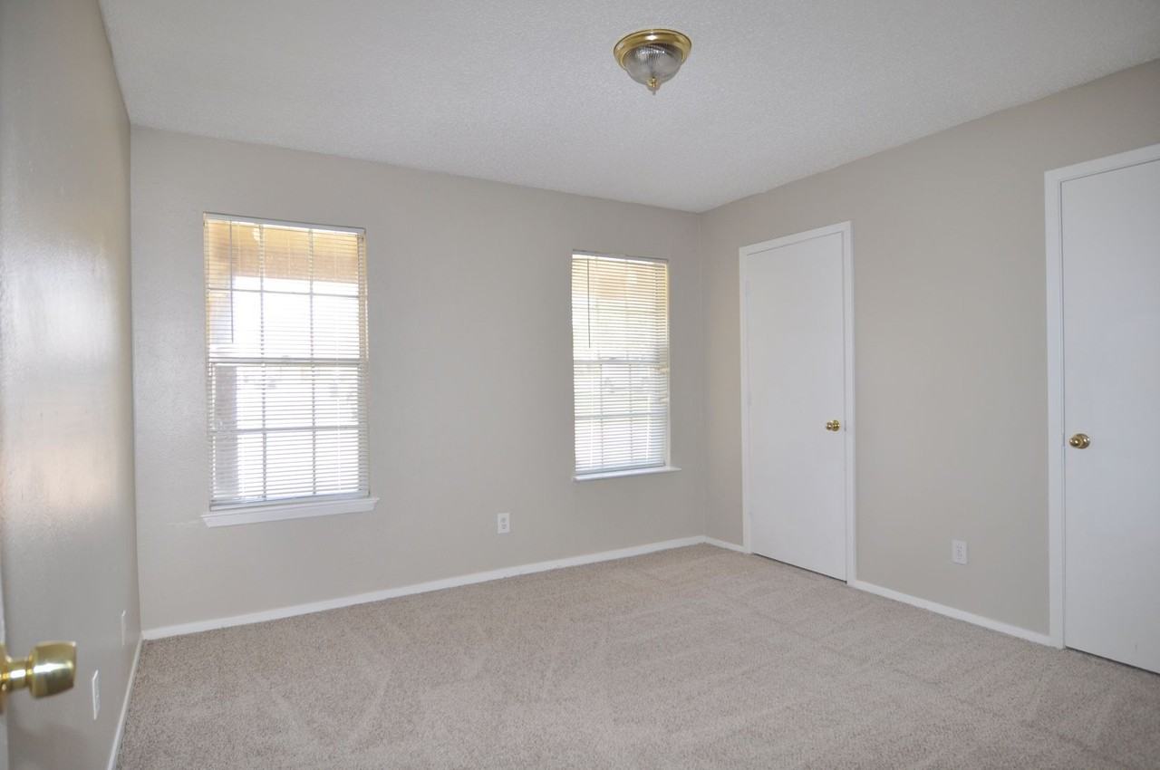 2034 Oakwood Ct - Photo 6 of 11