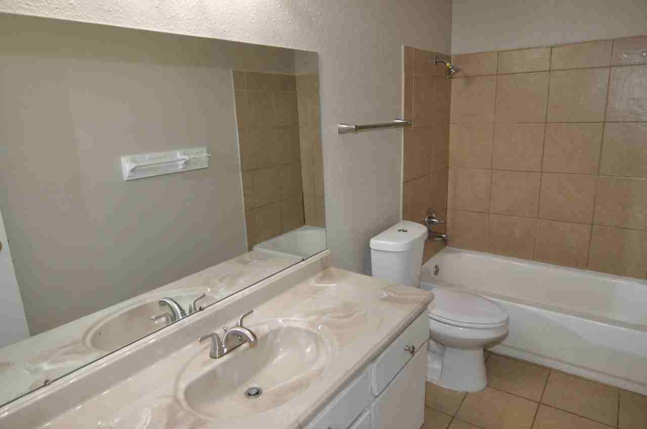 2034 Oakwood Ct - Photo 7 of 11