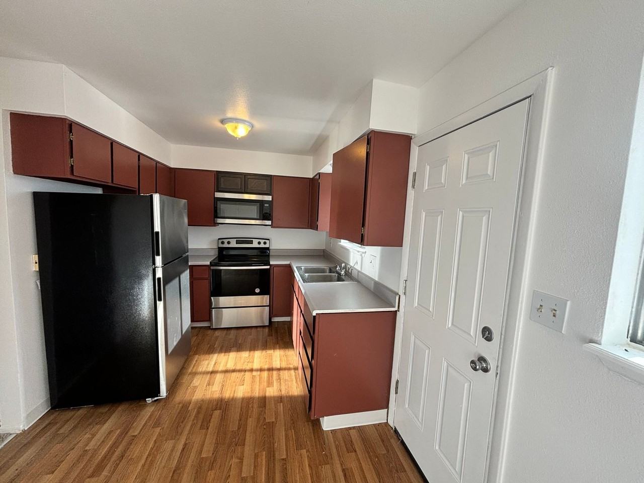 3011 Sumac St - Photo 2 of 15