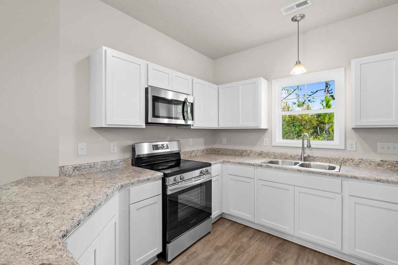 2033 Folkstone Woods Ln - Photo 6 of 27