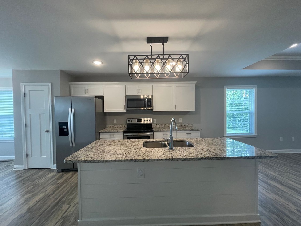 262 Prescott Ln - Photo 3 of 17