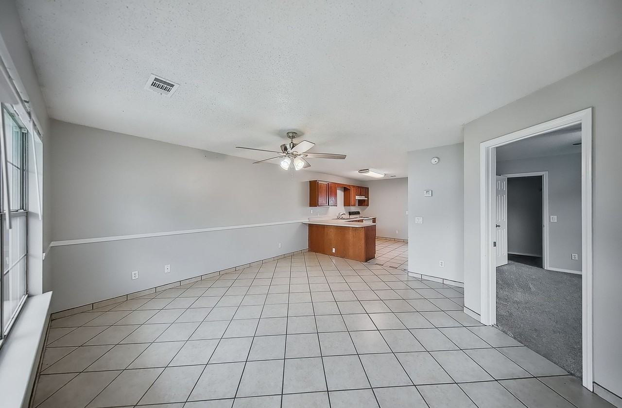 102 Nw Park St #1 - Photo 2 of 17