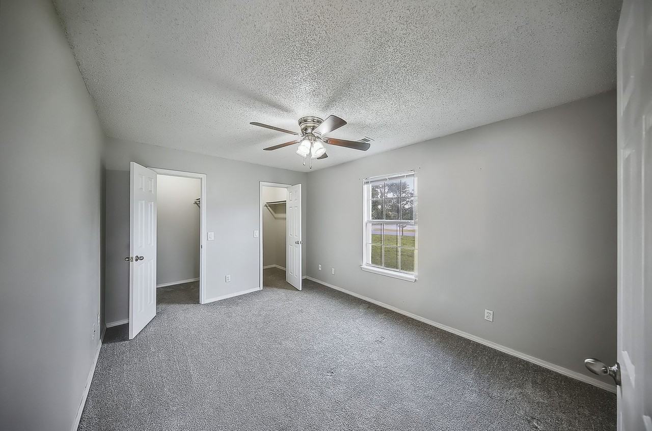 102 Nw Park St #1 - Photo 3 of 17
