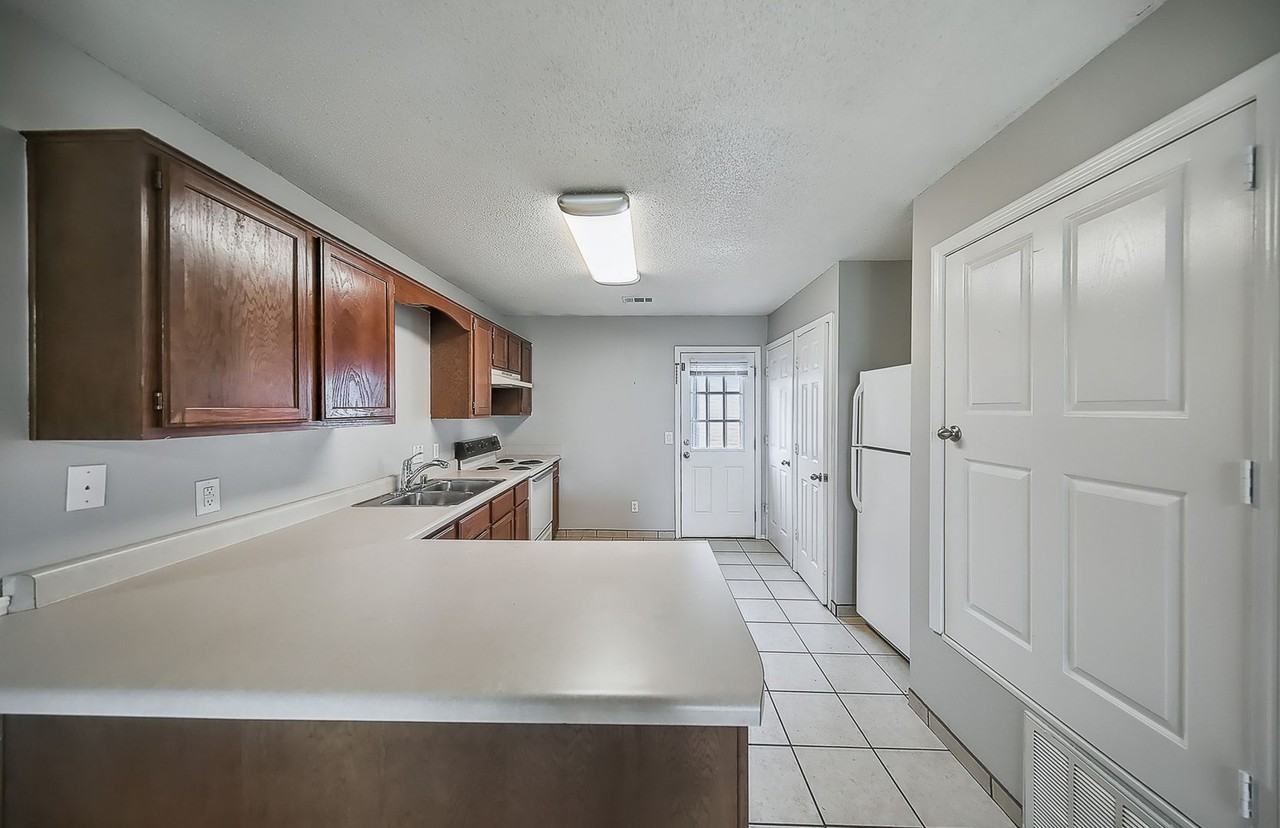102 Nw Park St #1 - Photo 6 of 17