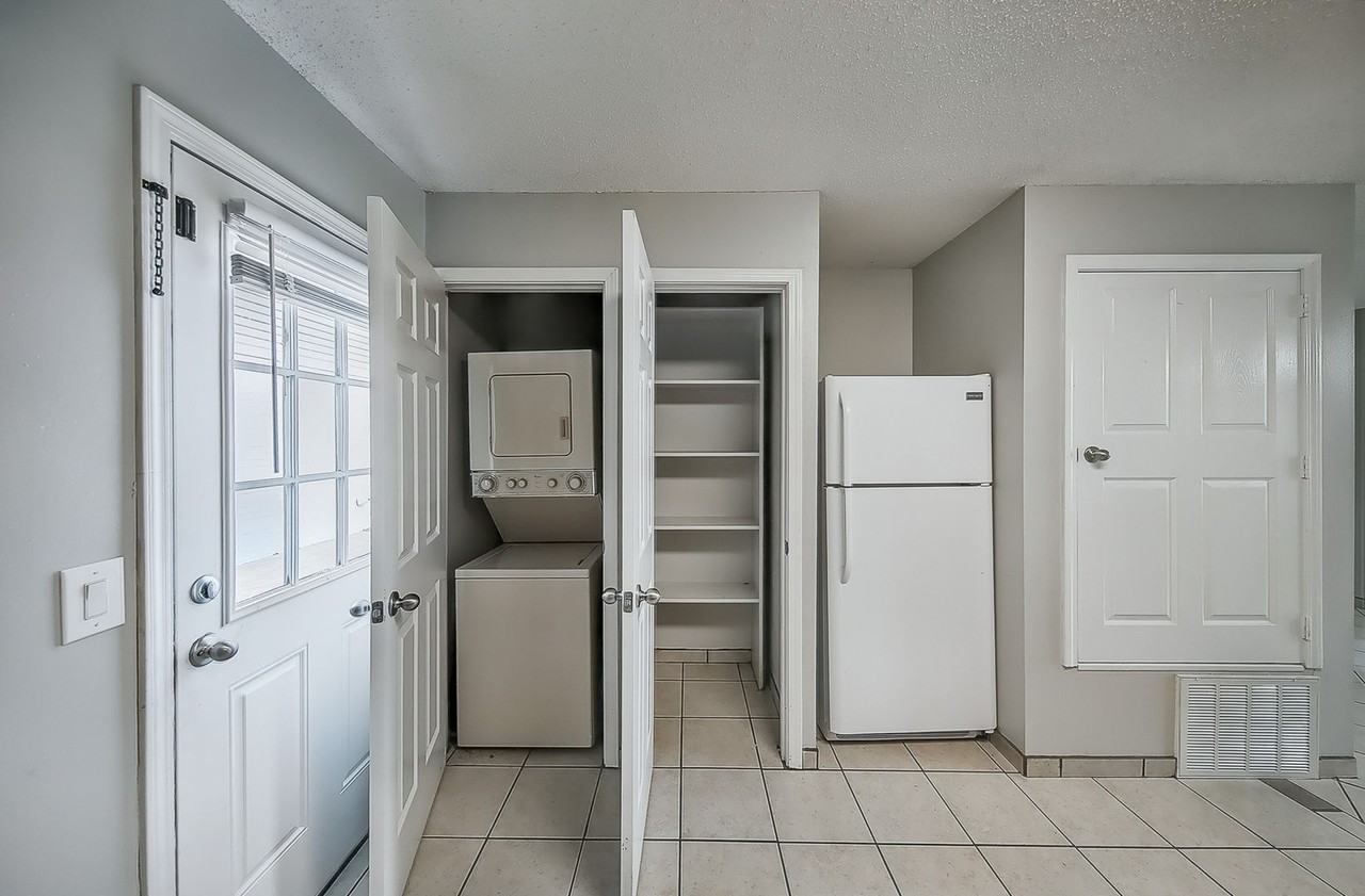 102 Nw Park St #1 - Photo 7 of 17