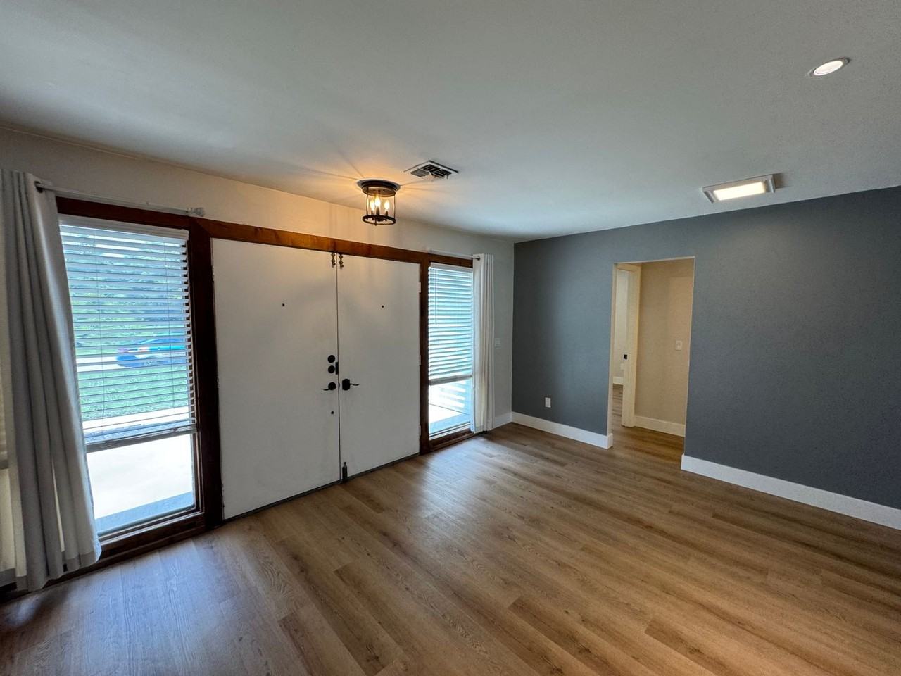 107 S Deerwood Ave - Photo 3 of 26