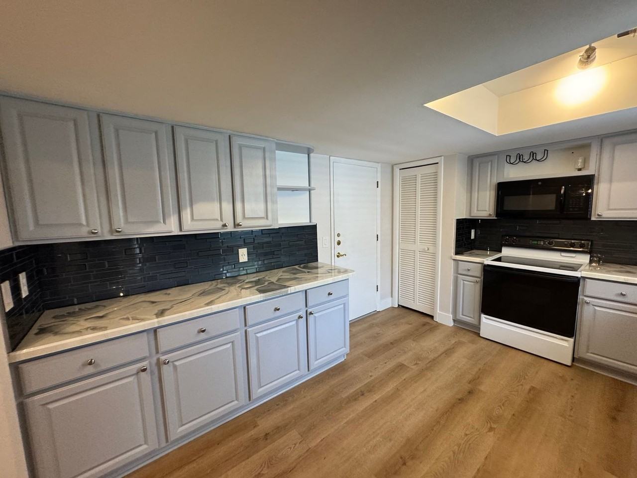 107 S Deerwood Ave - Photo 5 of 26