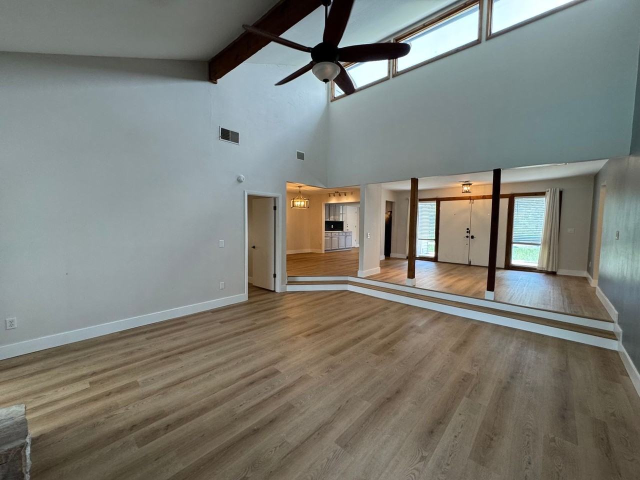 107 S Deerwood Ave - Photo 7 of 26
