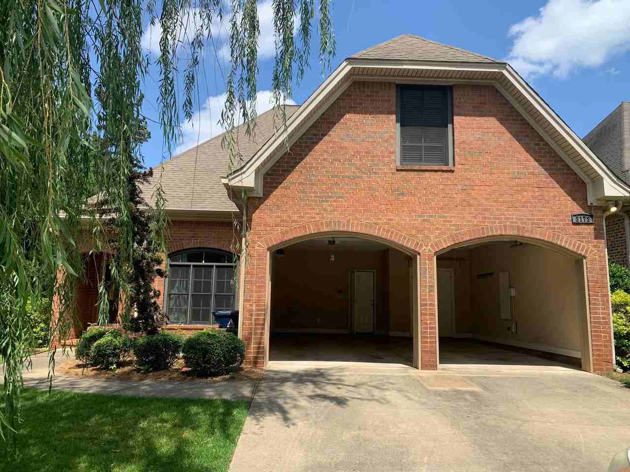 2172 N Donahue Dr - Photo 2 of 37