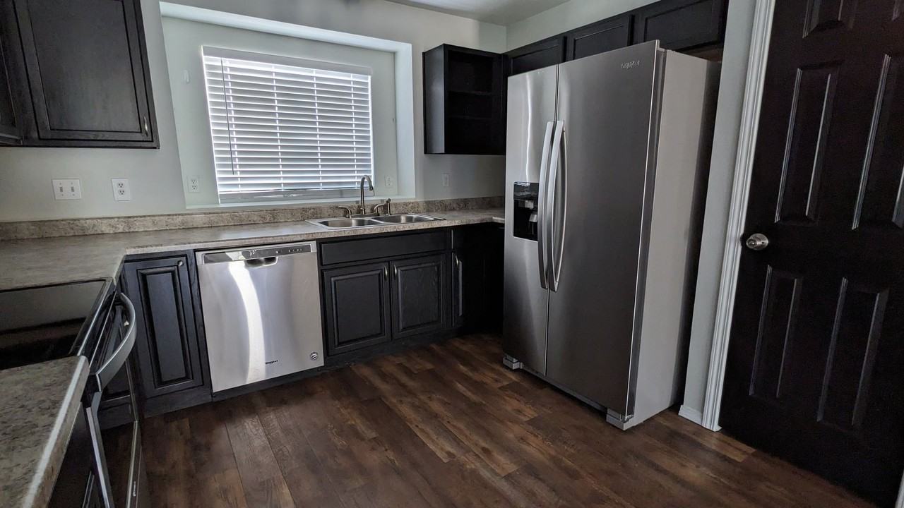 5444 Hicks Dr - Photo 5 of 25